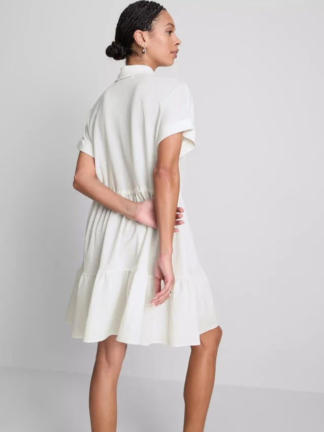 Mini vestido de manga corta con volantes