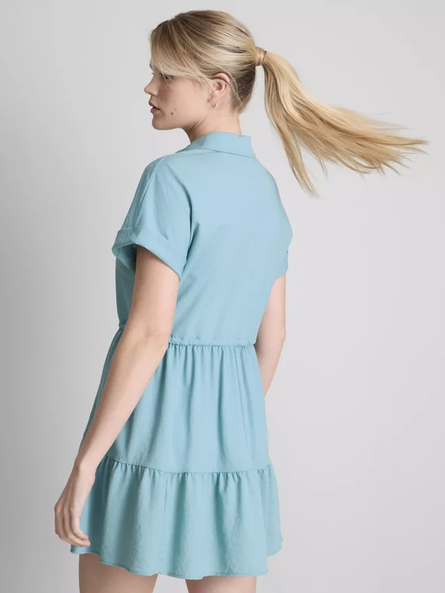 Mini vestido de manga corta con volantes