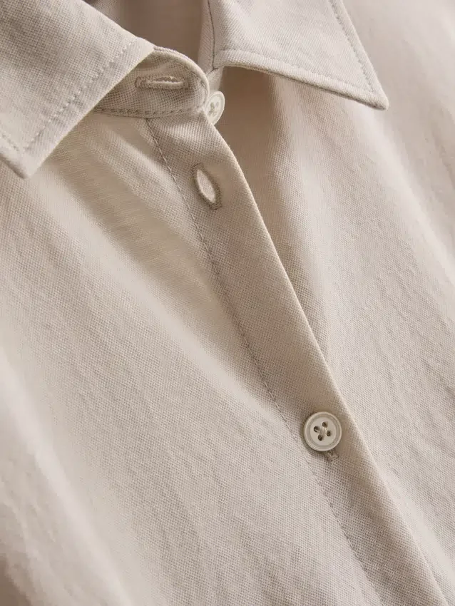 Mini vestido de manga corta con volantes