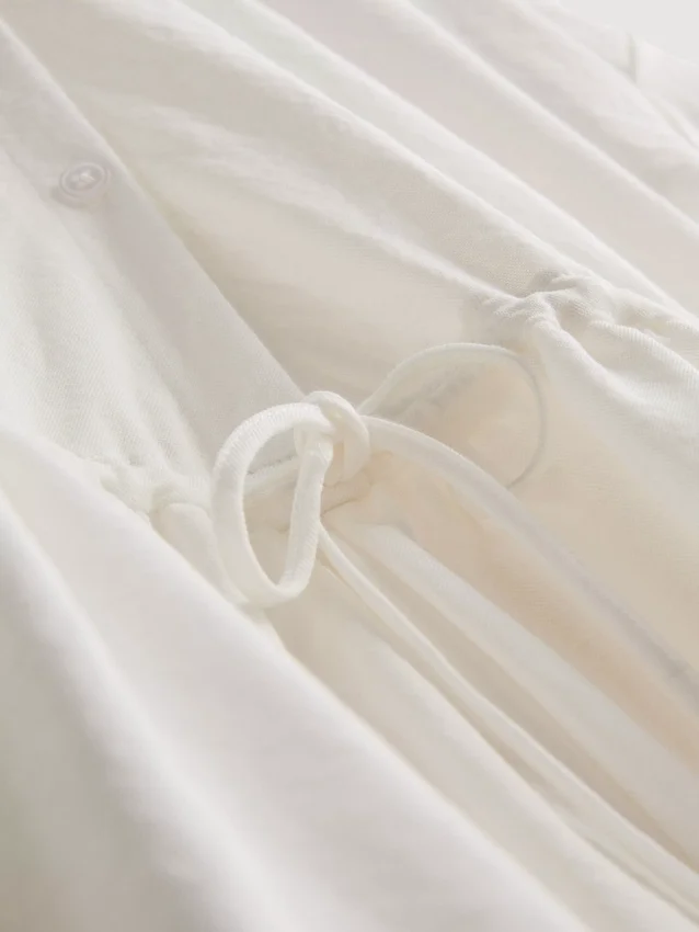 Mini vestido de manga corta con volantes