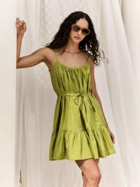 Mini vestido de popelín con volantes y tirantes