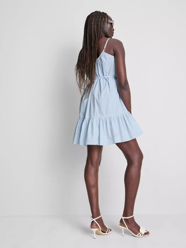 Mini vestido de popelín con volantes y tirantes