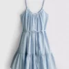 Mini vestido de popelín con volantes y tirantes