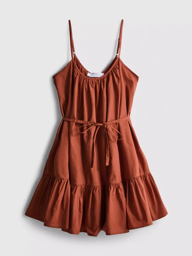 Mini vestido de popelín con volantes y tirantes
