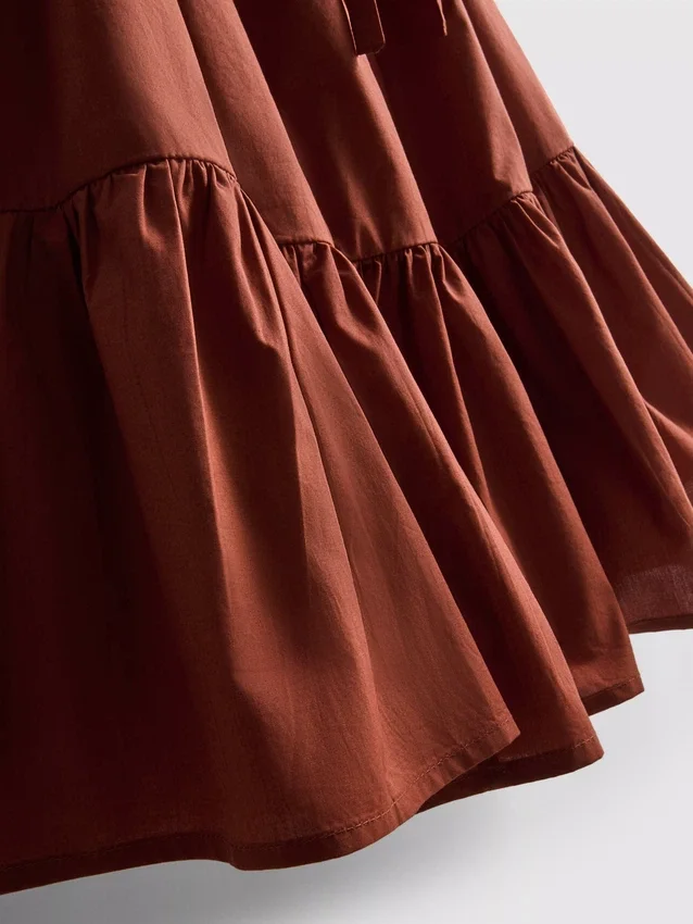 Mini vestido de popelín con volantes y tirantes