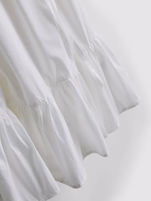 Mini vestido de popelín con volantes y tirantes