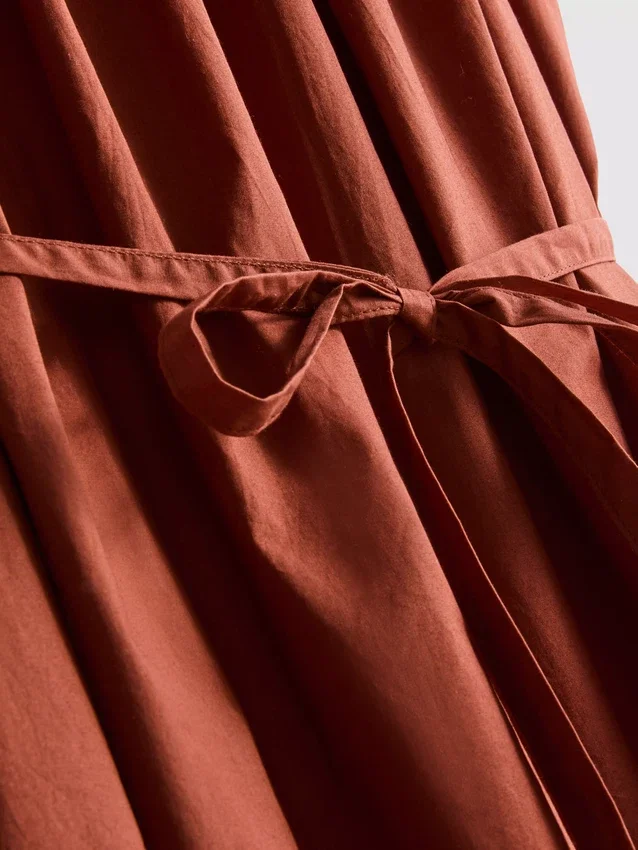 Mini vestido de popelín con volantes y tirantes