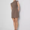 Mini vestido esculpido con mangas casquillo