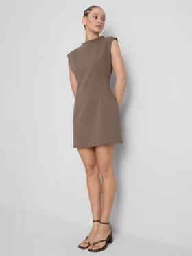 Mini vestido esculpido con mangas casquillo