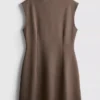 Mini vestido esculpido con mangas casquillo