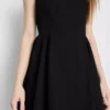 Mini vestido estructurado tipo corsé