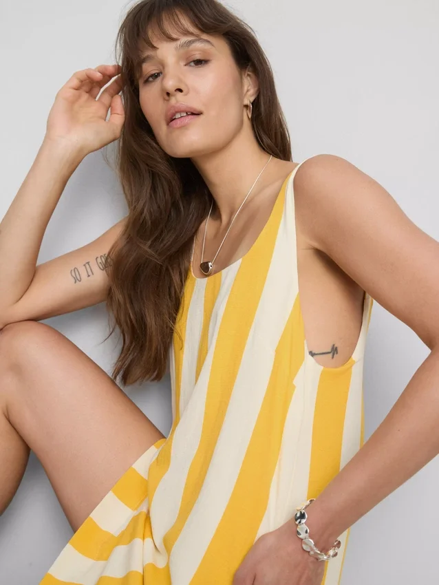 Mini vestido recto estampado