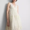 Minivestido arrugado con cuello en V