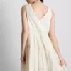 Minivestido arrugado con cuello en V