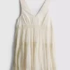 Minivestido arrugado con cuello en V