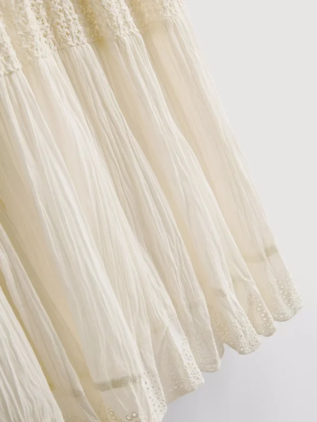Minivestido arrugado con cuello en V