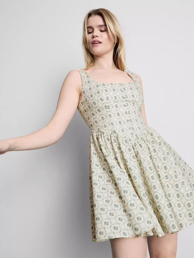 Minivestido con botones tipo corsé