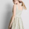 Minivestido con botones tipo corsé