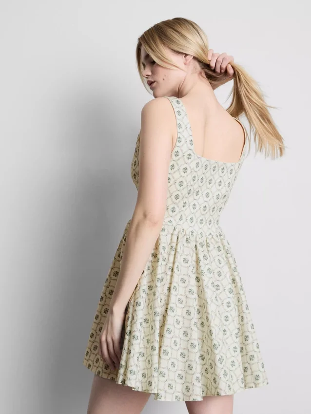 Minivestido con botones tipo corsé