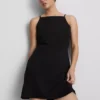 Minivestido de cuello cuadrado