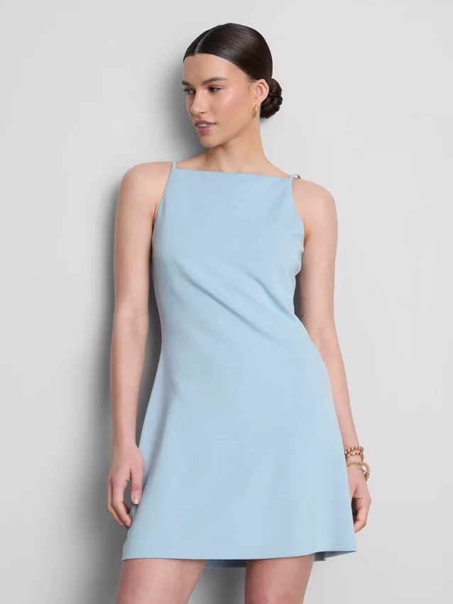 Minivestido de cuello cuadrado