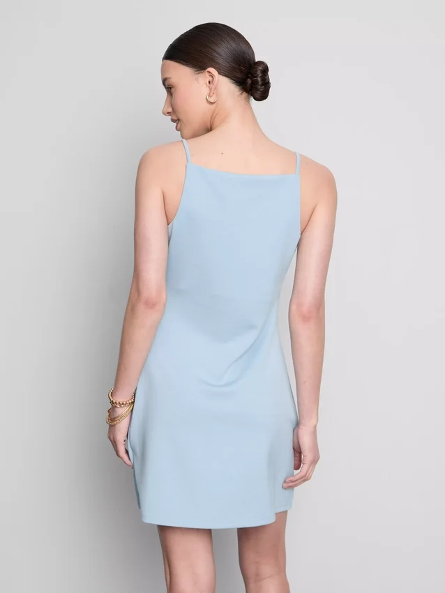 Minivestido de cuello cuadrado