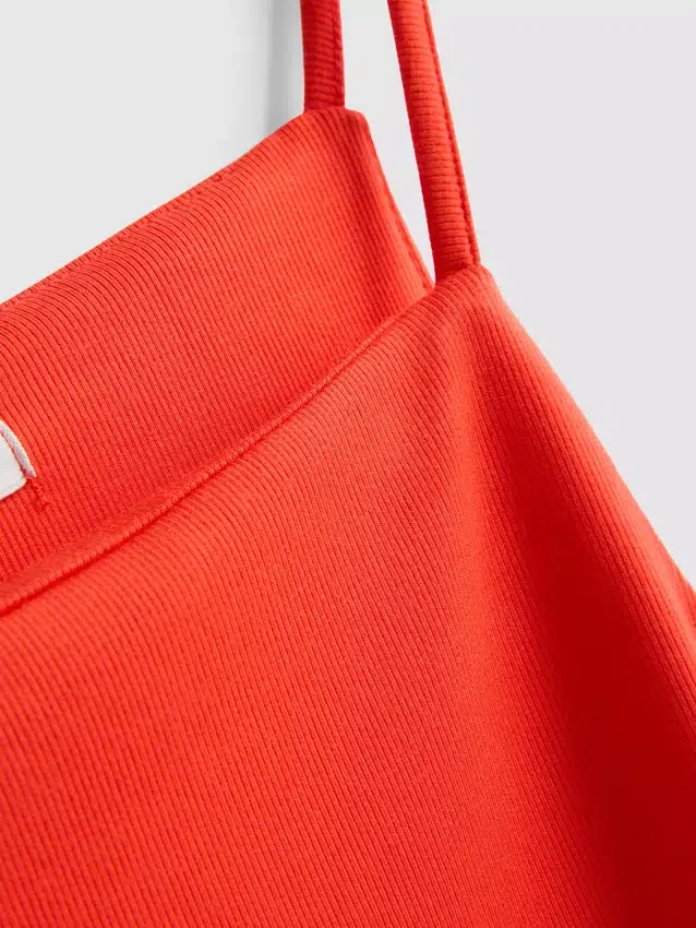 Minivestido de cuello cuadrado