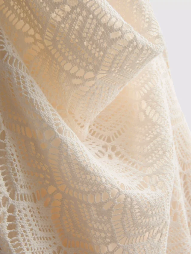 Minivestido halter de croché con cuello vuelto