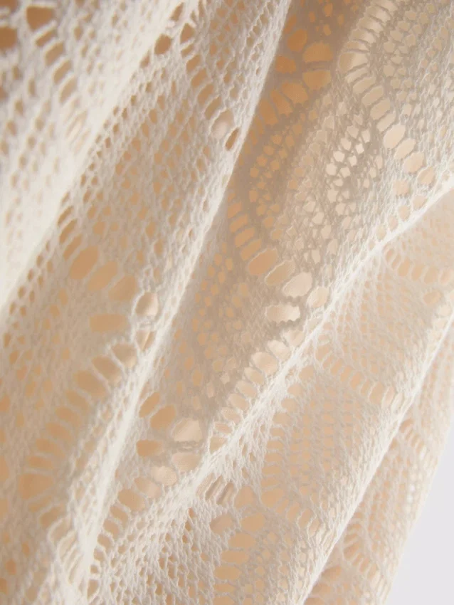 Minivestido halter de croché con cuello vuelto
