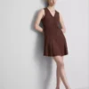 Minivestido sin mangas con cuello en V