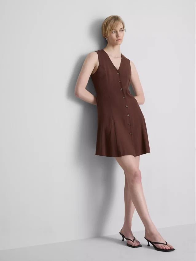 Minivestido sin mangas con cuello en V