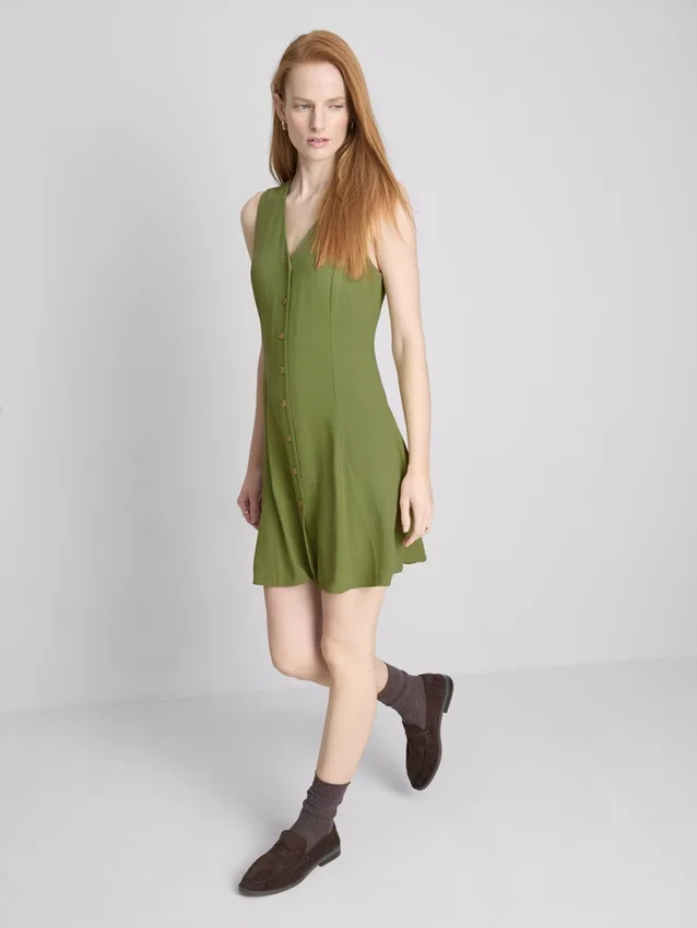 Minivestido sin mangas con cuello en V