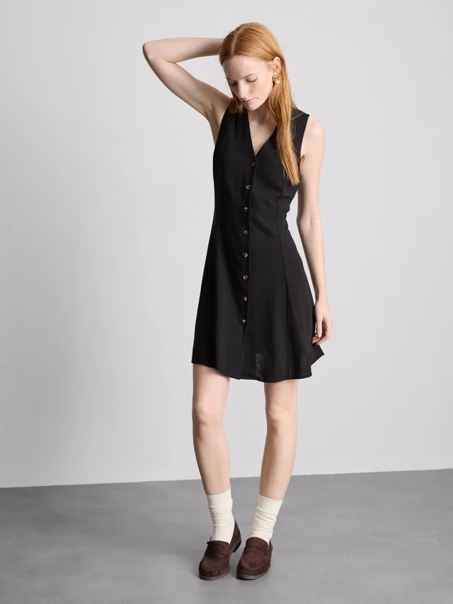 Minivestido sin mangas con cuello en V