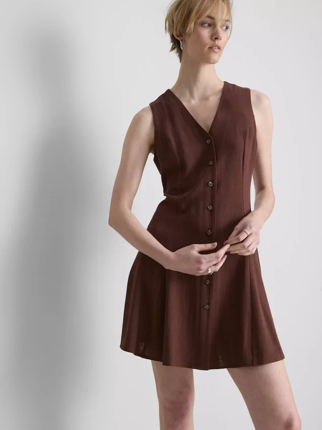 Minivestido sin mangas con cuello en V