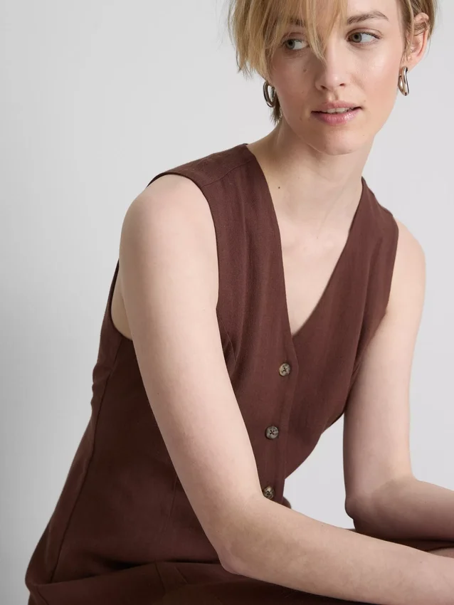 Minivestido sin mangas con cuello en V
