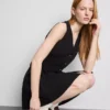 Minivestido sin mangas con cuello en V