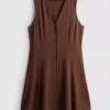 Minivestido sin mangas con cuello en V