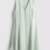 Minivestido sin mangas con cuello en V