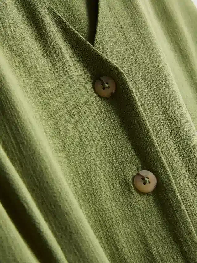 Minivestido sin mangas con cuello en V