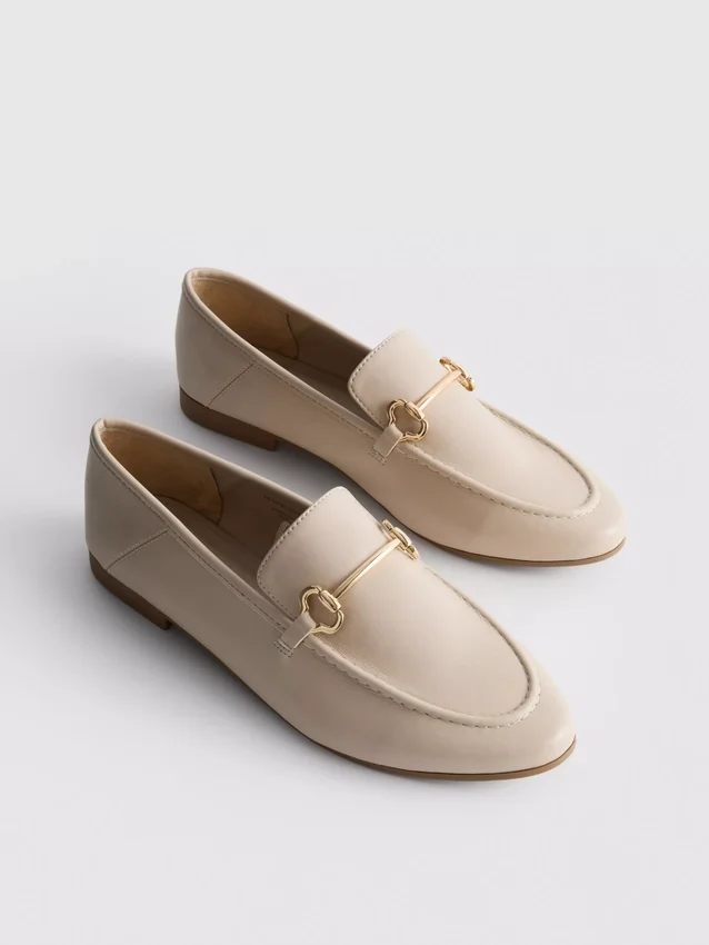 Mocasines con detalle de brida