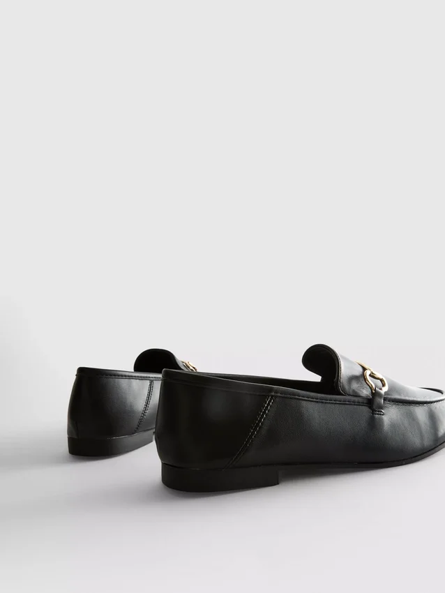 Mocasines con detalle de brida
