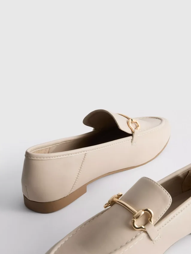 Mocasines con detalle de brida