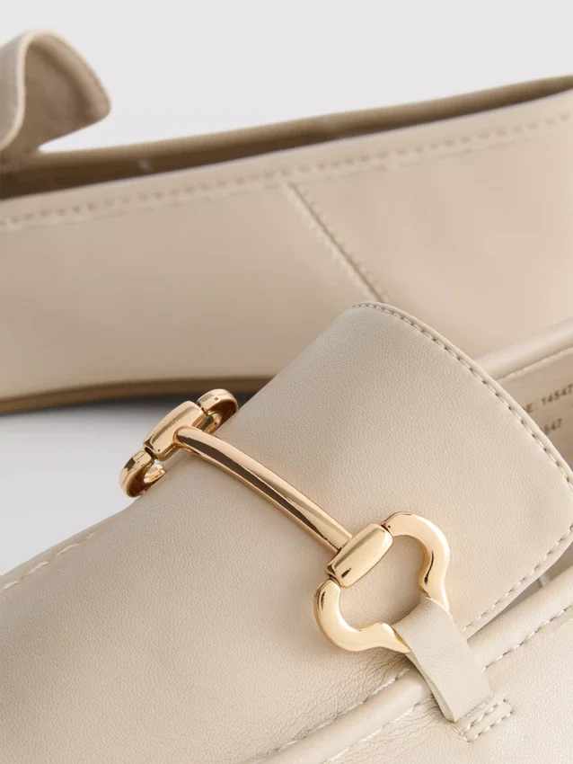 Mocasines con detalle de brida
