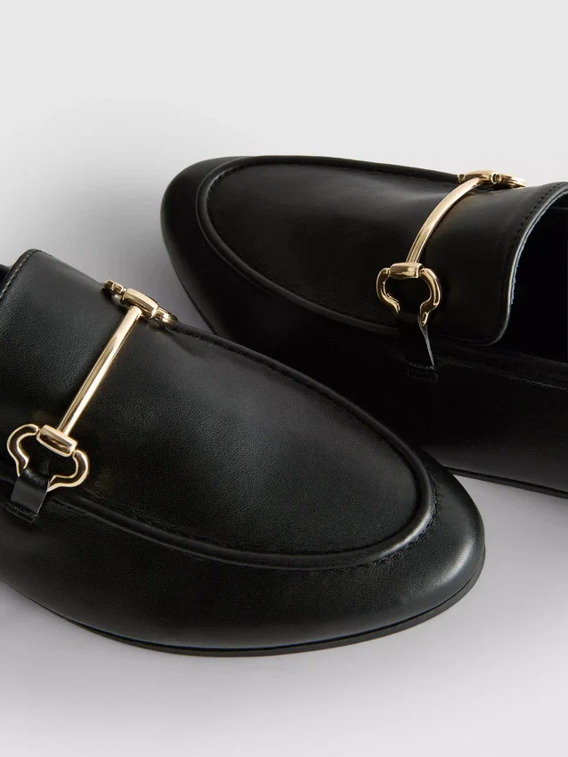 Mocasines con detalle de brida