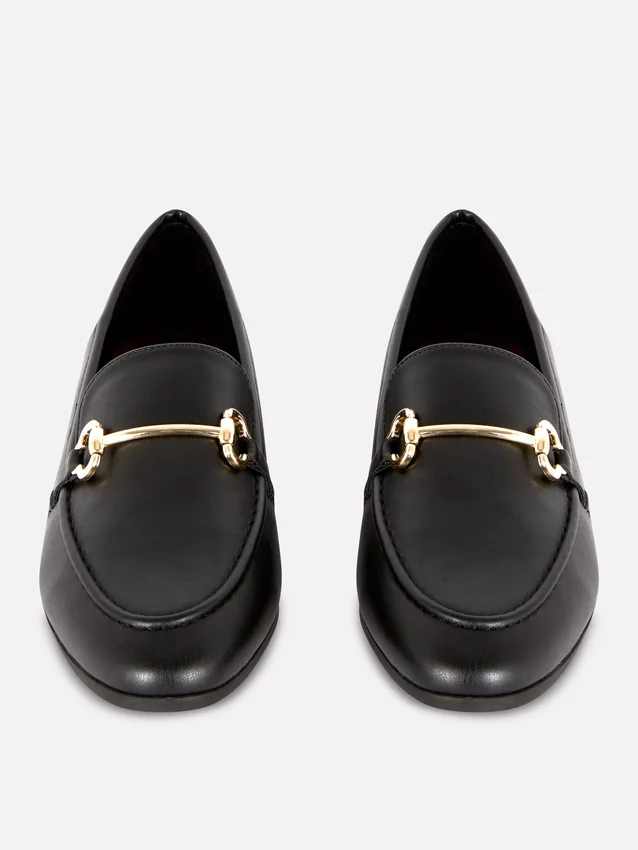 Mocasines con hebilla de imitación de cuero