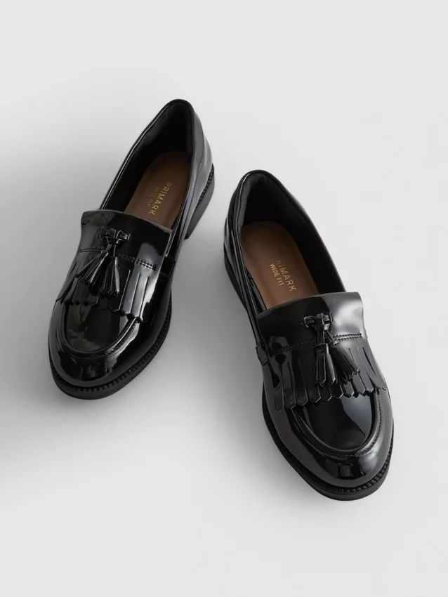Mocasines de charol de horma ancha
