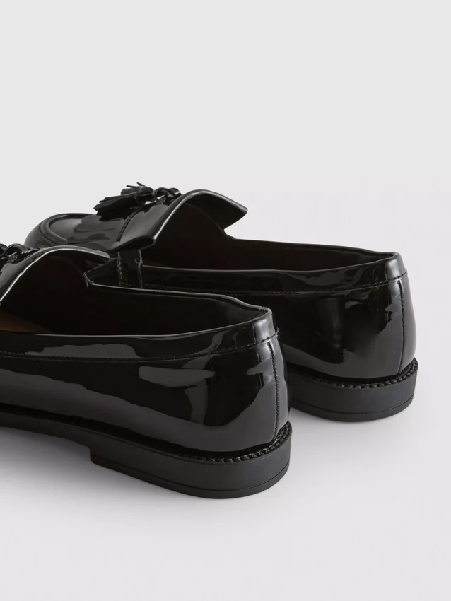 Mocasines de charol de horma ancha