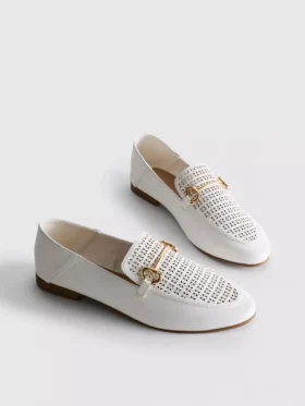Mocasines de imitación de cuero con diseño de bocado de cabestro cortado con láser
