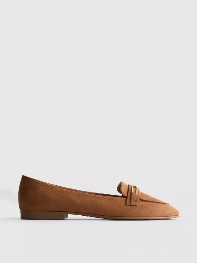 Mocasines de puntera baja y horma ancha