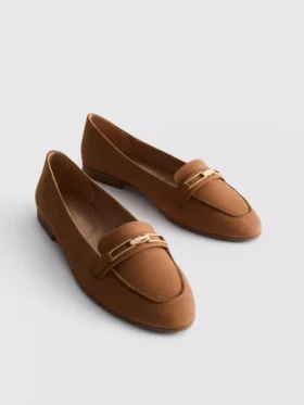 Mocasines de puntera baja y horma ancha